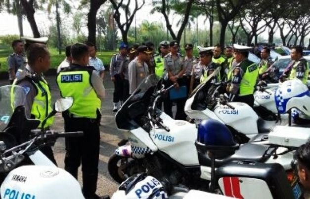 Pemeriksaan Kesiapan Kendaraan Operasional Oleh Petugas Kepolisian