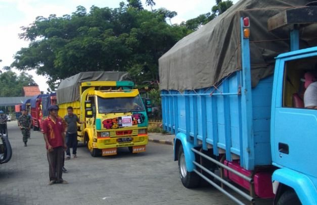 Foto: pendistribusian kotak suara dari kpu sampang