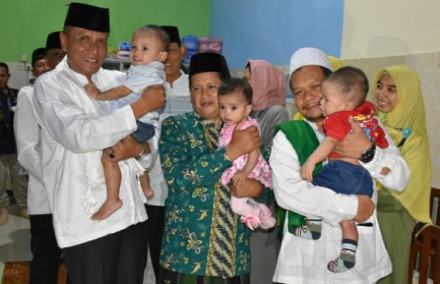 Foto: Kunjungan Pangdam V/Brawijaya, Mayjen TNI Wisnoe, P. B,  ke Panti Asuhan AL-Hasan, Jombang