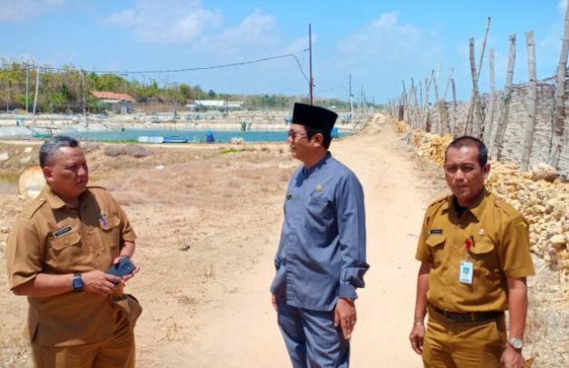 Foto: Ketua DPRD Sumenep saat Sidak Lokasi Tambak Udang Ilegal di Desa Pakandangan Barat, Kecamatan Bluto