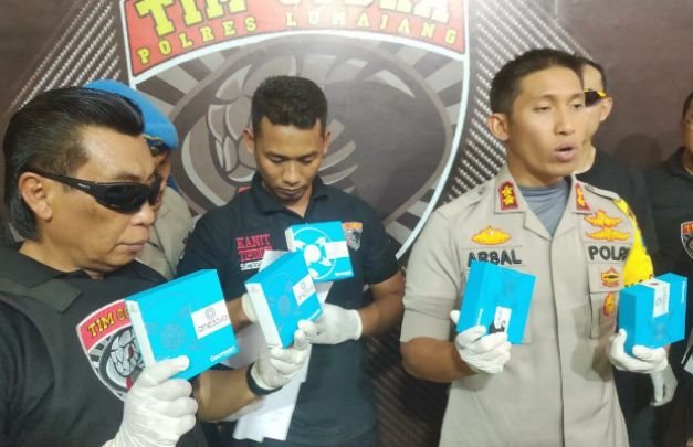 Foto: Kapolres Lumajang saat menggelar press release