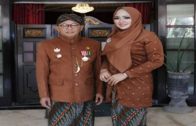 Foto: Bupati Sumenep A Busyro Karim, bersama Nurfitriana Busyro