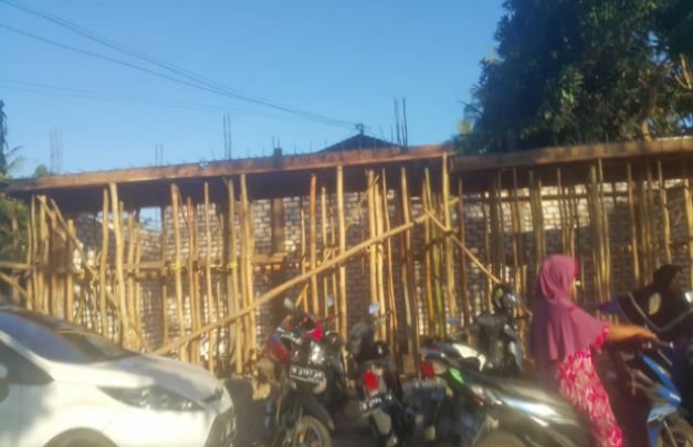 Foto: Bangunan di lahan pecaton yang diduga diserobot