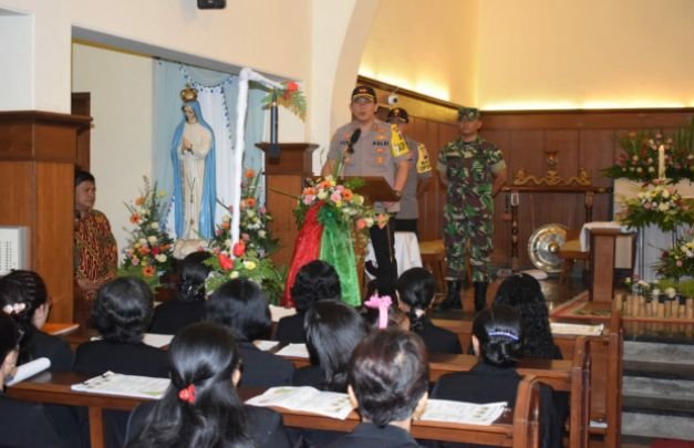 Foto: TNI-POLRI saat pantau pengamanan perayaan Natal dan tahun baru di Bondowoso
