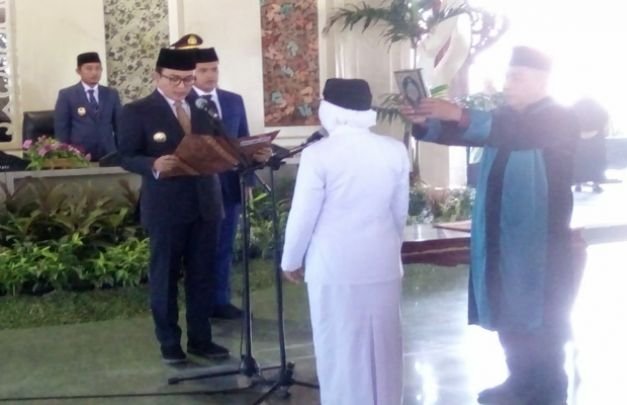 Foto: Bupati Pamekasan Saat Melantik Kades Murtajih di Pendopo