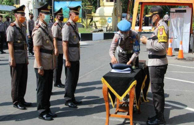 Foto: Suasana saat penandatanganan surat serah terima jabatan