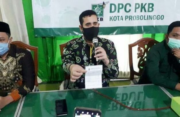Foto : Walikota Probolinggo Menunjukkan Slip Gaji