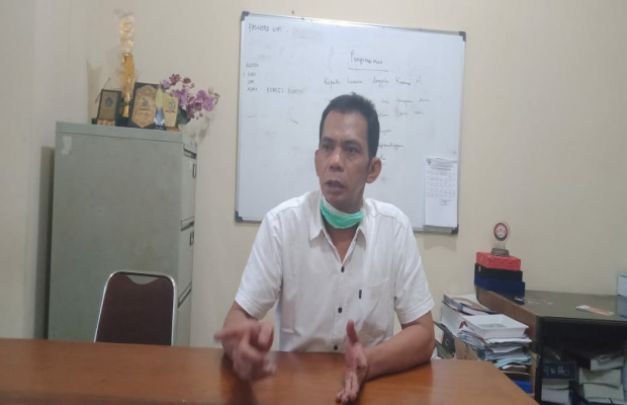 Foto : Mahmudi, Anggota DPRD Bangkalan saat diwawancarai.