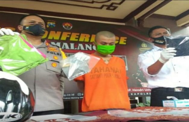 Foto: Tersangka HY(17)tengah saat komfrensi pers yang di lakukan Kapolres Malang