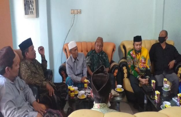 Foto: ikatan alumni an-nuqayah (IAA) saat menggelar rapat mediasi di WPS sumenep