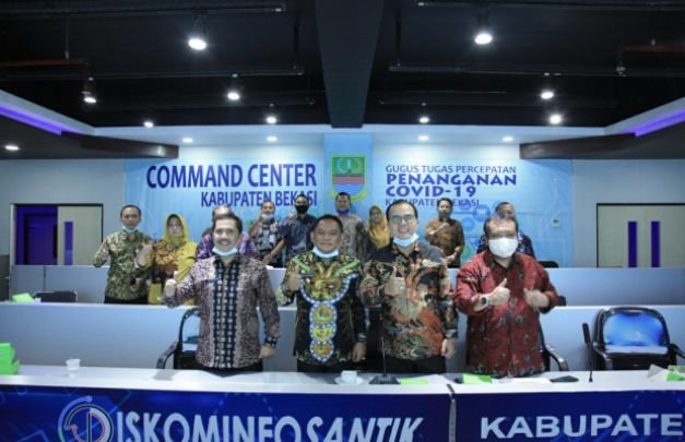 Foto : Bupati Bekasi, Eka Supria Atmaja dan Ketua DPRD Kabupaten Bekasi, Aria Dwi Nugraha.