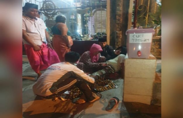 Foto : Pasien melahirkan di luar tempat praktek Bidan Sri Fuji