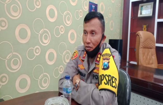 FOTO: Beri keterangan, Kapolres Sumenep AKBP Darman saat ditemui di ruang kerjanya.