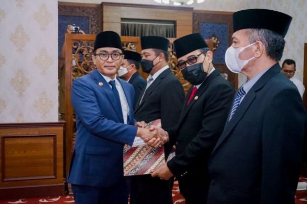 Foto : Bupati Pamekasan, Baddrut Tamam melantik pejabat baru di lingkungan Pemkab Pamekasan.