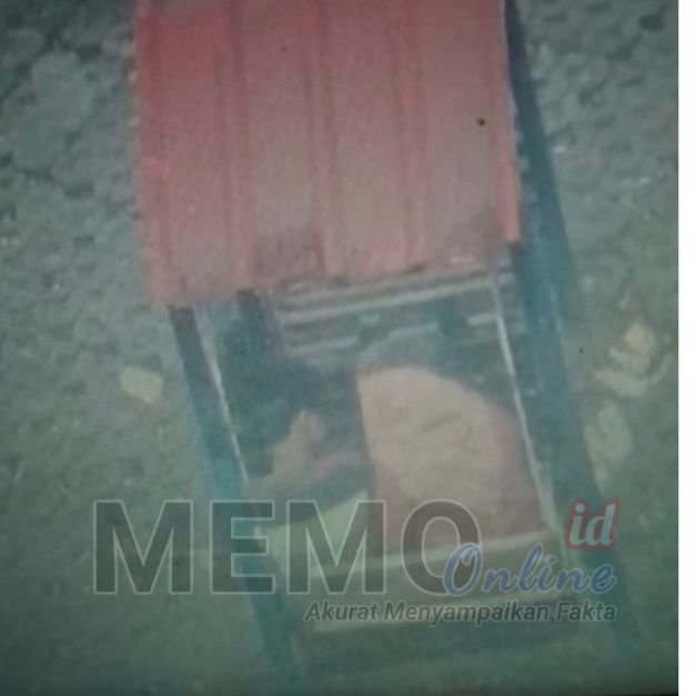 Foto : Sepasang sejoli lagi bermesraan di Taman Bunga Sampang terekam CCTV (tangkapan layar)