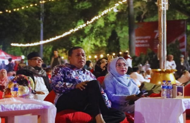 Foto: Walikota Bekasi bersama Istri