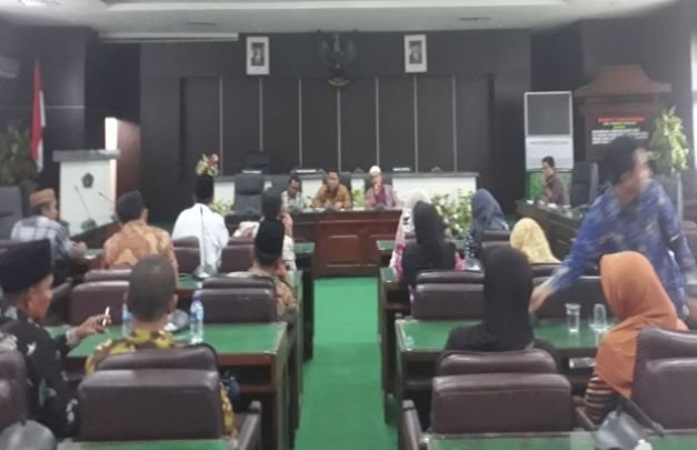 Foto Pertemuandi Kantor Dewan Pamekasan