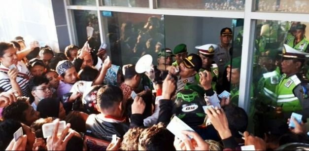 Total ada 4.000 pemohon SIM baru Saat Mau Day Di Gedung Graha Pariwisata, Cikarang Timur, Selasa (1/5/2018).