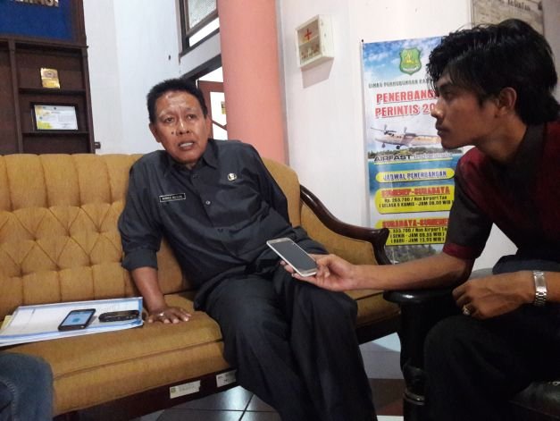 Foto : Achmad Masuni Kepala Dinas Pemberdayaan Masyarakat dan Desa (DPMD) Kabupaten Sumenep Ketika Ditemui Dikantornya