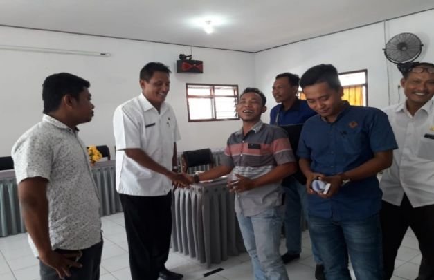 Foto : KOMAD dan Kepala Sub Bagian Tata Usaha UPT PJJ Pamekasan Usai Audiensi.