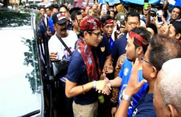 Foto : Sandiaga Salahuddin Uno saat Bersama Pedagang Sentra Batik di Pasar 17 Agustus Pamekasan