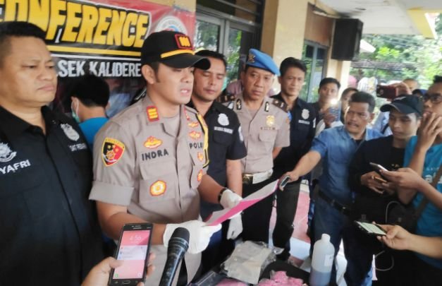 Foto: Kapolsek Kalideres saat press release pengungngkapan 2 kg narkoba dari jaringan lintas provinsi