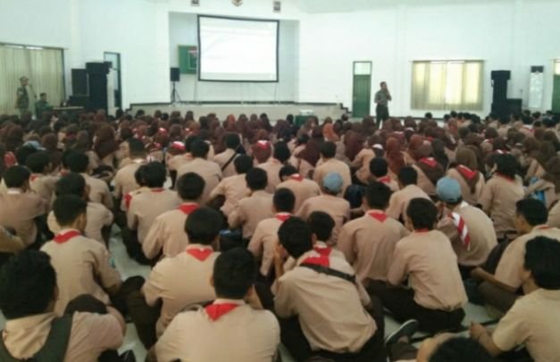 Foto: Siswa SMKN 12 Surabaya Wawasan Kebangsaan dan Bela Negara