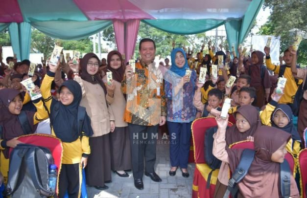Foto : Asisten Pemerintahan dan Kesra (Asda I), Juhandi, dalam acara peringatan 'Hari Susu Sedunia'.