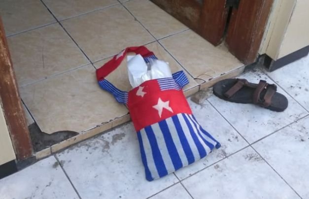 Foto: salah satu barang bukti yang ditemukan petugas di asrama mahasiswa papua