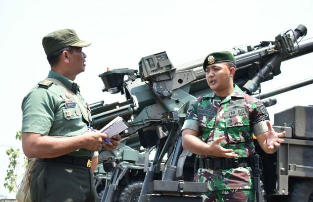 Foto: Tim Dislaikad saat melakukan pemeriksaan Caesar Armed 12/Divif-2/Kostrad