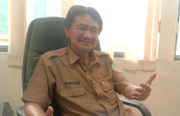Foto : Asep Saefullah, diruang kerjanya saat diwawancarai oleh MEMOonline.co.id.