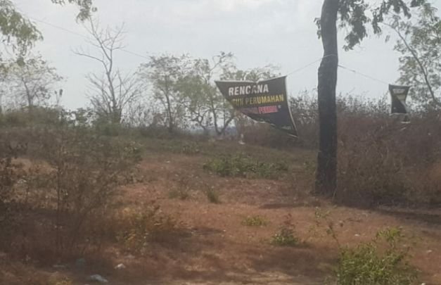Foto: Benner di lahan yang akan dibangun perumahan