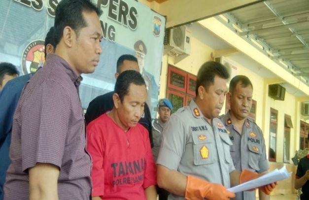 Foto : H. Rasat pemilik PT. Royal Mandiri (Tersangka baju merah)