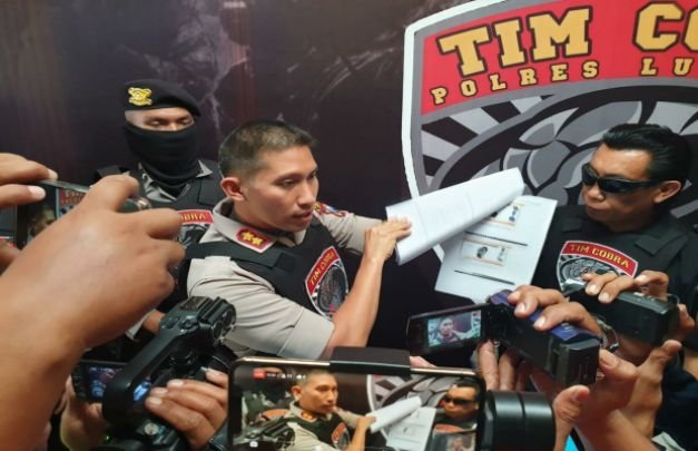 Foto: Kapolres Lumajang menunjukkan fakta - fakta temuannya kedapa sejumlah awak media