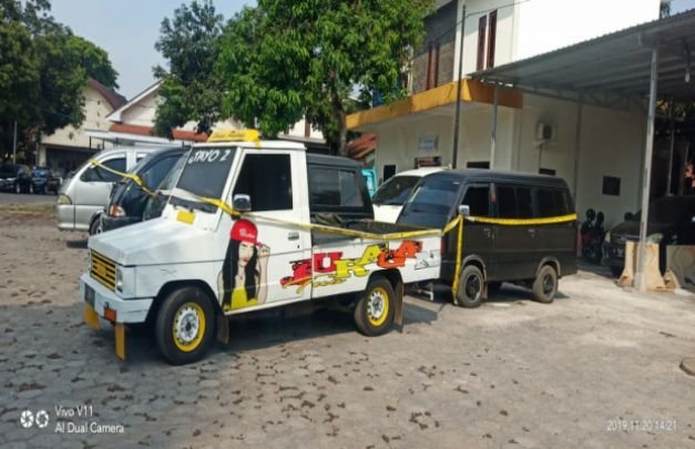Foto: sejumlah mobil modifikasi yang diamabkan polres bondowoso