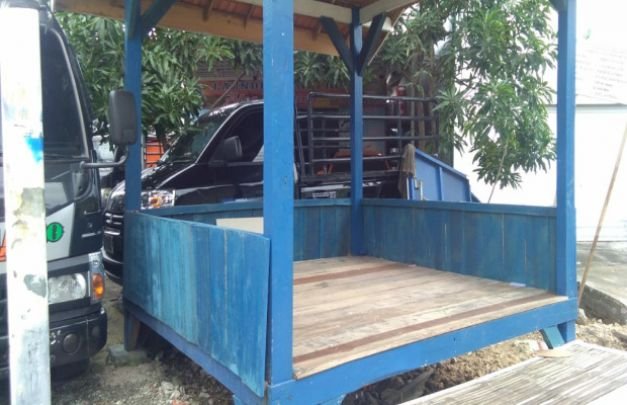Foto : Pos Kamling di Kampung Halelah kualitasnya diragukan