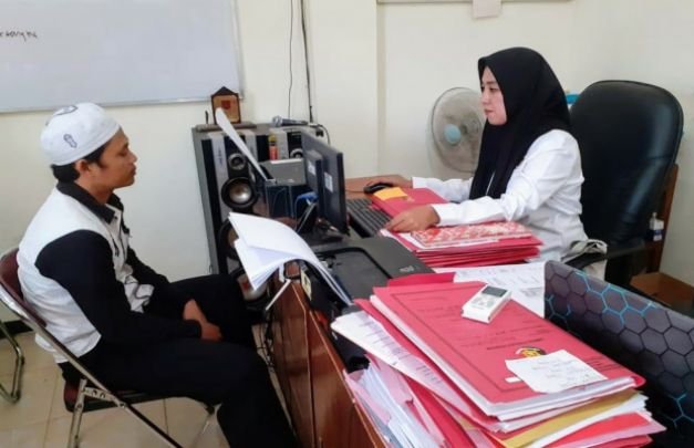 Foto: ustadz cabul saat menjalani pemeriksaan
