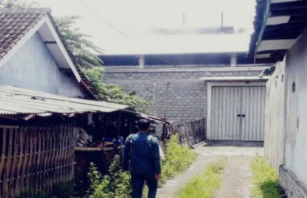Foto: Lokasi pabrik milik 'IS' (nampak ada kepulan asap) diatas atap