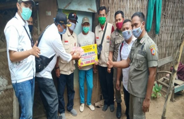 Foto: Penyerahan BLT-DD Pakusari, Jember
