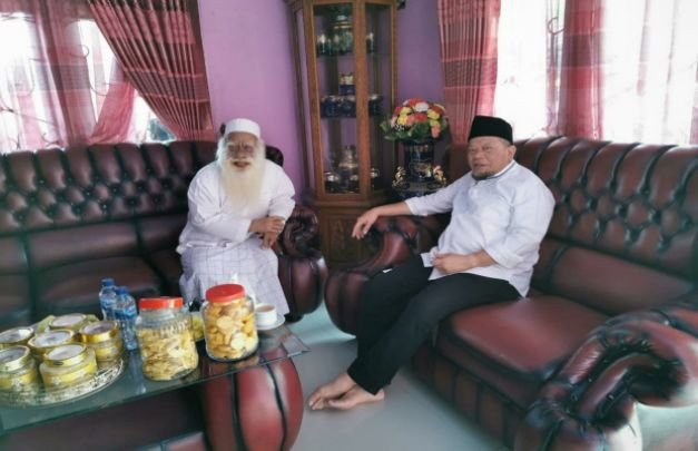 Foto: AA LaNyalla bersama KH. Syar'i