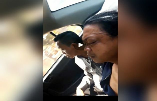 Foto: Kholiq, korban penganiayaan saat dievakuasi ke rumah sakit