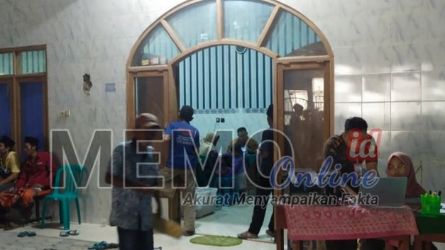 Tim Kejari Sampang saat memeriksa KPM di Desa Baruh Sampang 