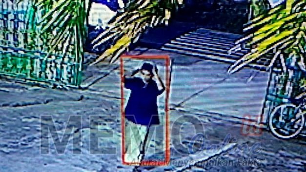 Foto : Terduga maling sepeda motor di masjid Royatul Islam Kamoning Sampang terekam CCTV 