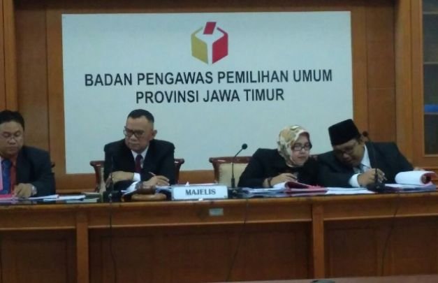 Foto: Suasana Sidang Perdana Kasus Dugaan Penyimpangan Rekrutmen Panwascam Sumenep