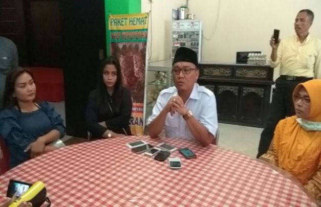 Foto Saat Melakukan Press Realis di Hotel Putri Pamekasan