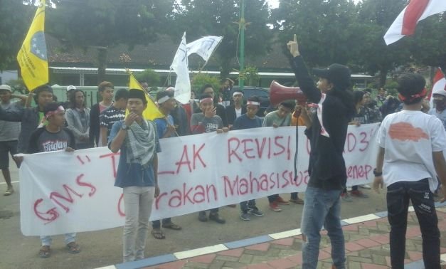 Foto: Peseserta Saat Datangi Gedung DPRD Kabupaten Sumenep.