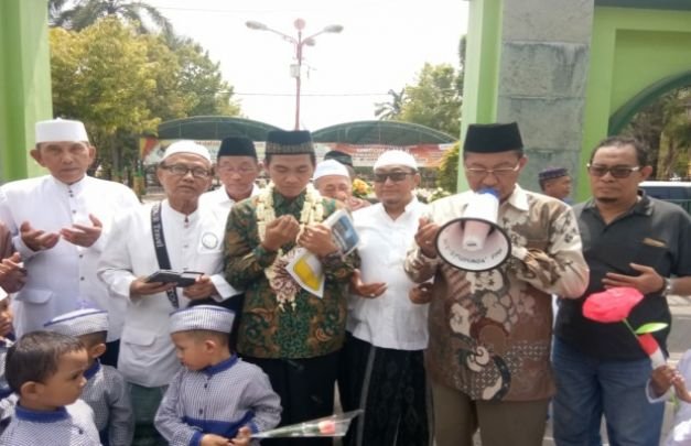 Foto : Juara 1 MTQ yang Hanya di Sambut Keluarga Besar Takmir Masjid Agung Asy Syuhada Pamekasan