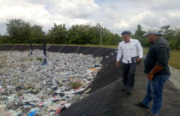 Foto : Aktivis Lingkungan Hidup saat Memantau TPA Angsanah Pamekasan