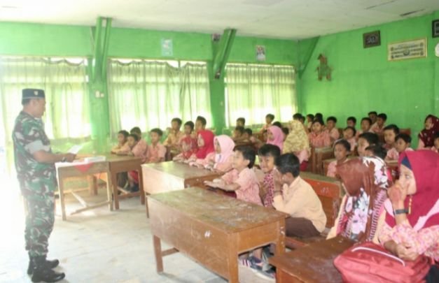 Foto: Bintal Korem 084/Bhaskara Jaya saat di SDN 1 Karang Anyar