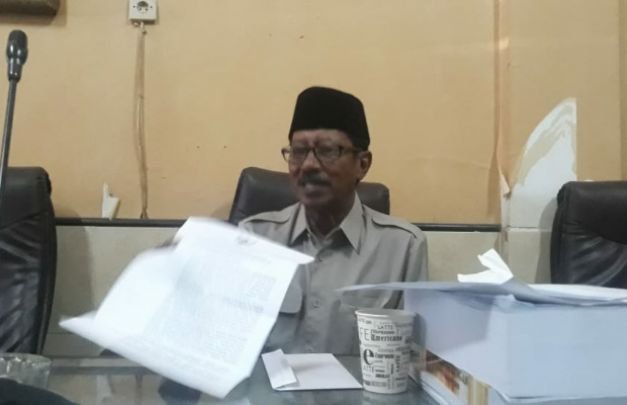 Foto: H. Iskandar di ruang komisi II DPRD Sumenep